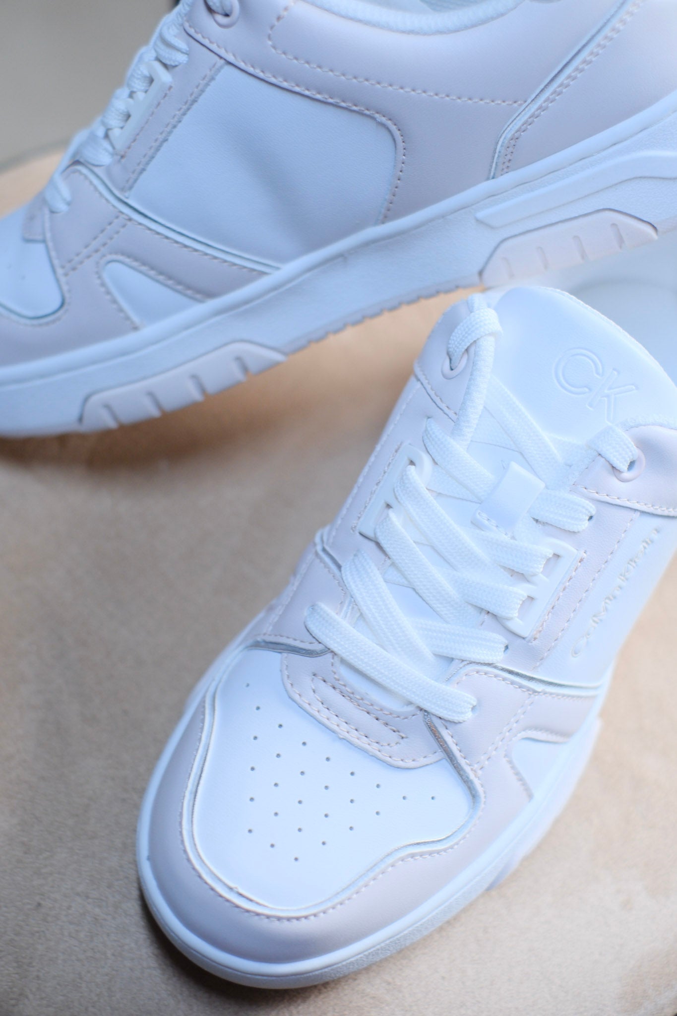 Tenis Cal Blancos Crema