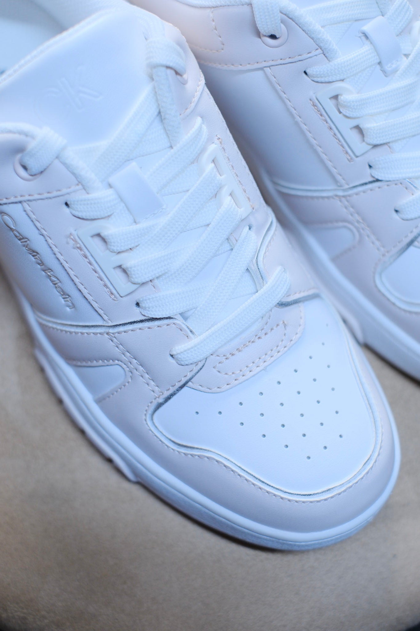 Tenis Cal Blancos Crema
