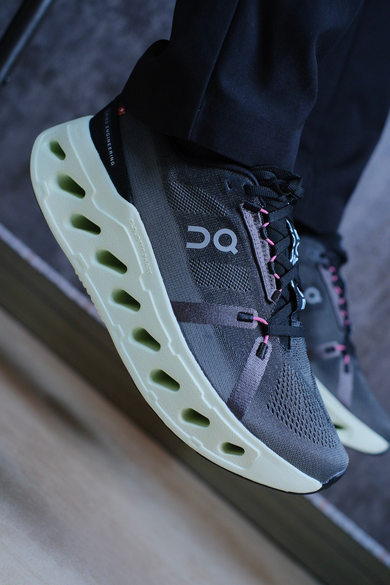 Tenis ON Negros con Verde