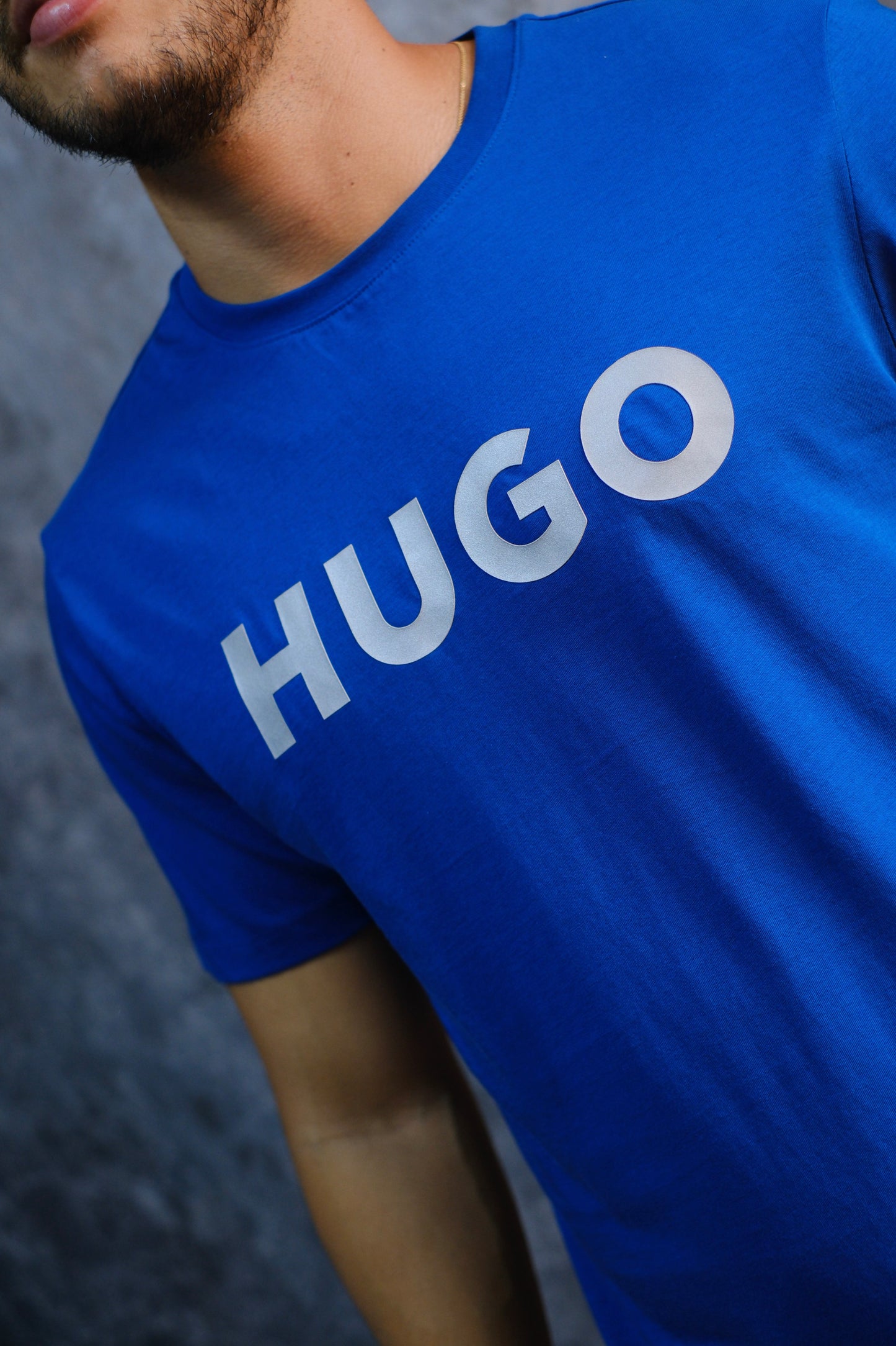 Camiseta HUG azul logo gris
