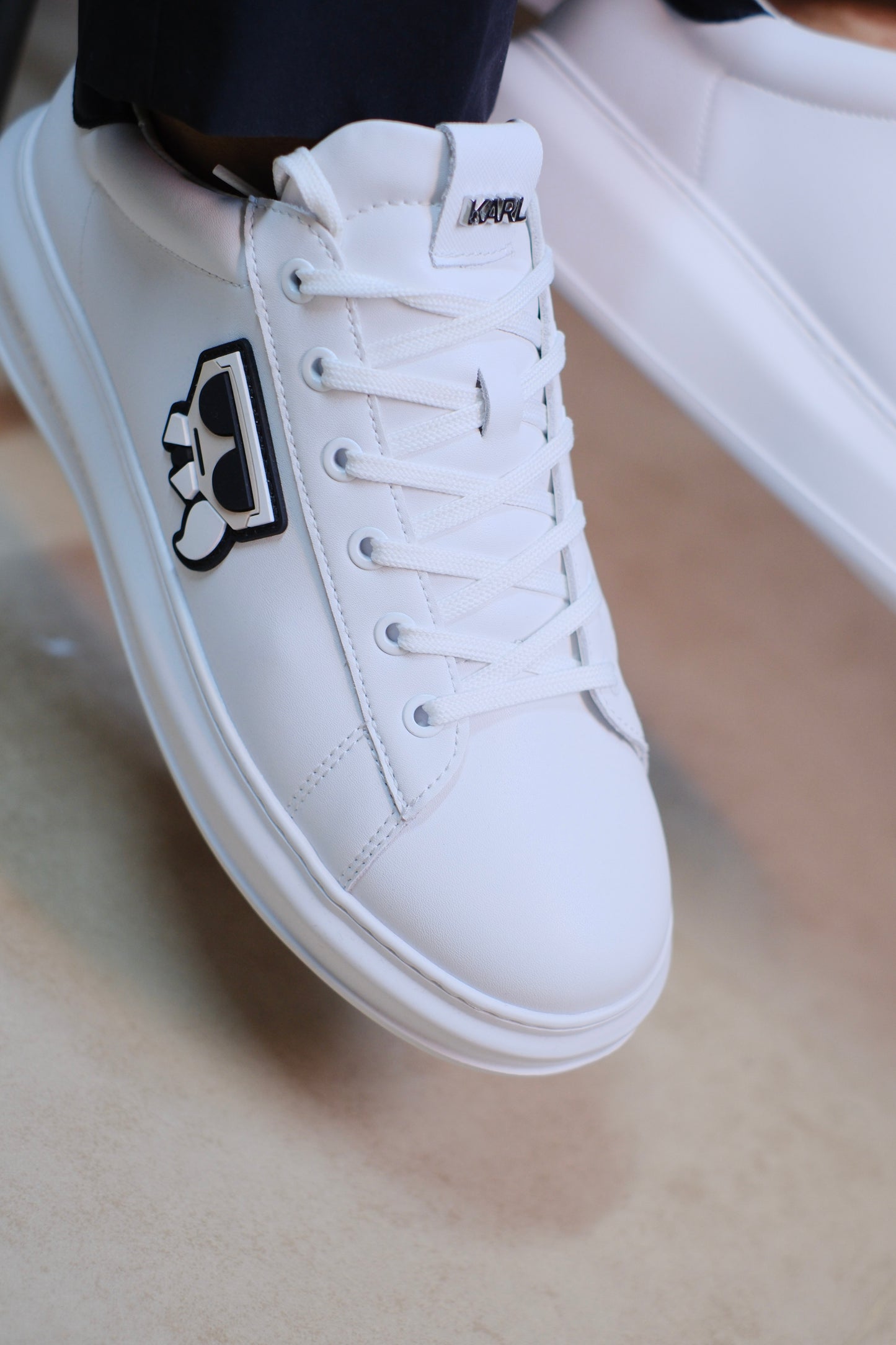 Tenis KAR blancos