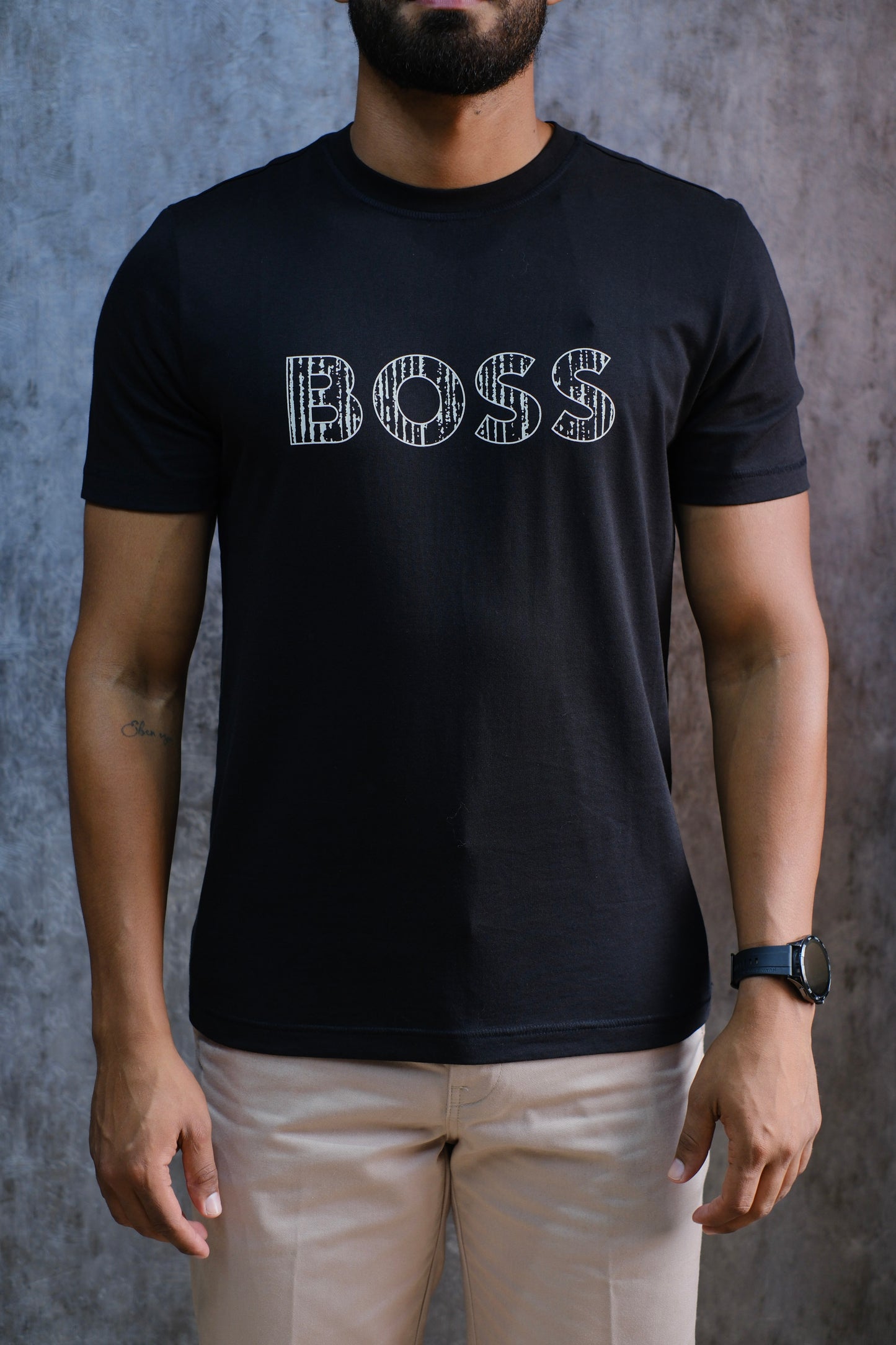 CAMISETA HUG NEGRA