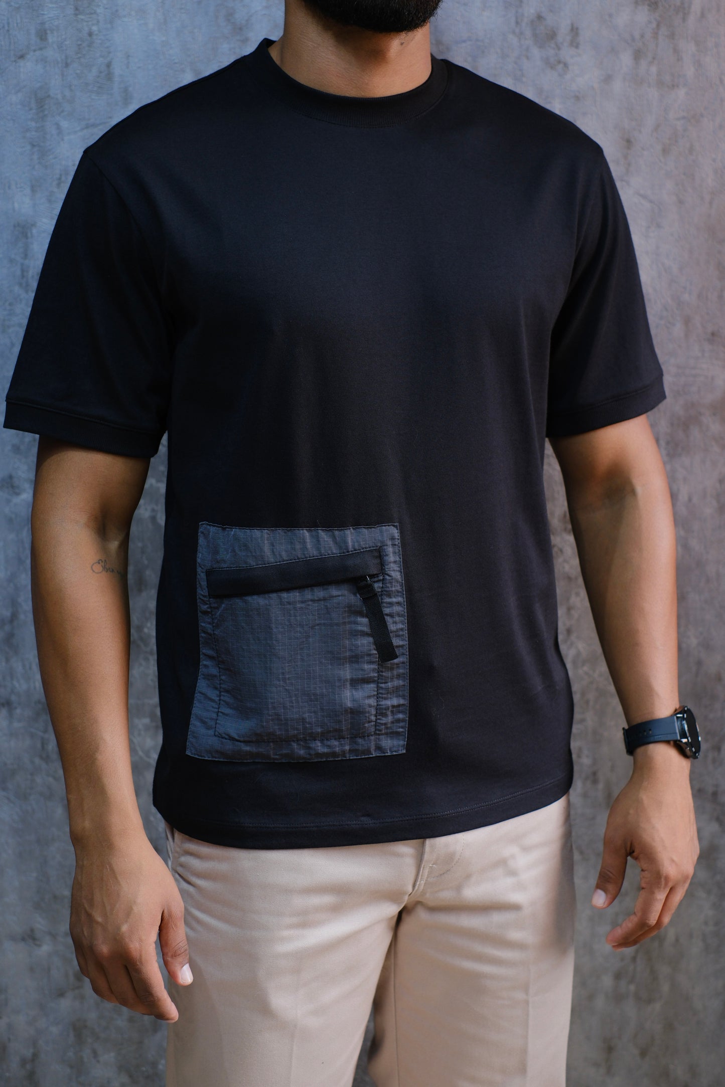 CAMISETA HUG NEGRA
