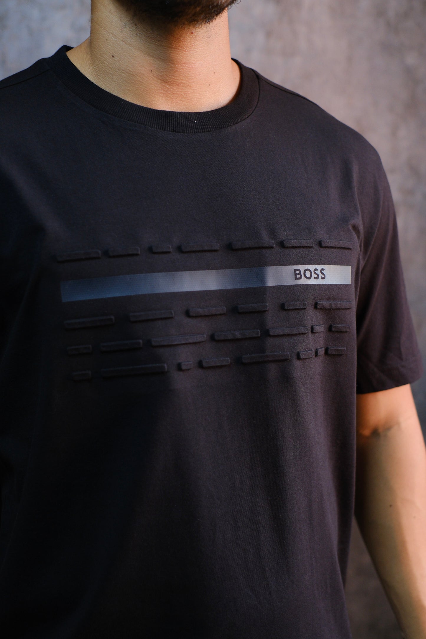 Camiseta HUG negra logo fibra de carbono