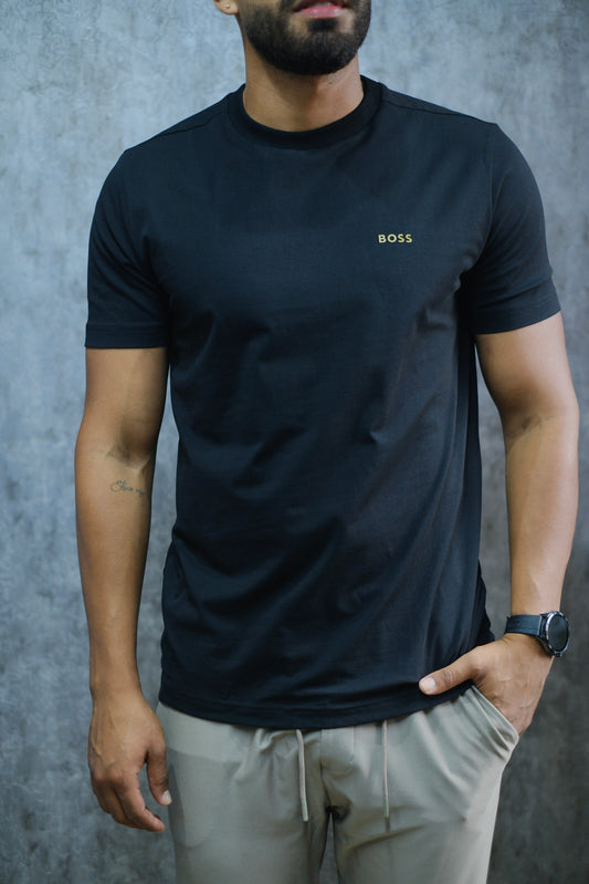 Camiseta HUG Negra Logo Dorado